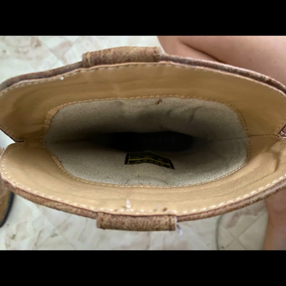 Like New, brown Ariat Women’s roper boots size 5. Worn twice. - Picture 9 of 9